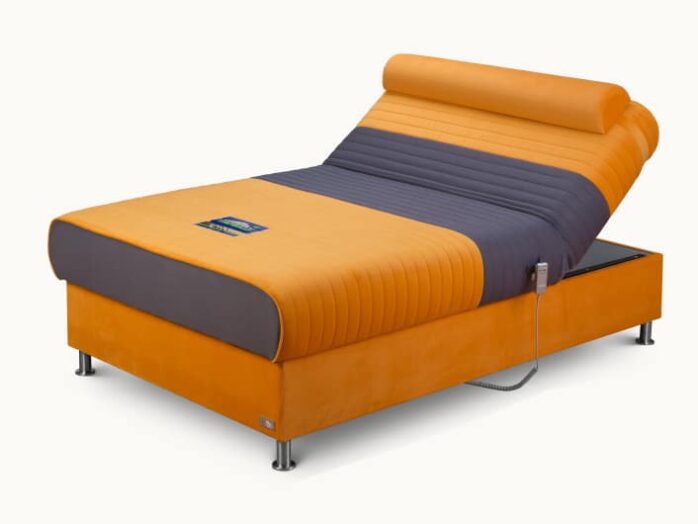 ספת נוער וחצי מדונה